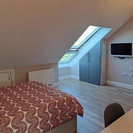 Sands House - Luxury Modern Studios With Secure Parking In Epsom, Surrey 객실 사진