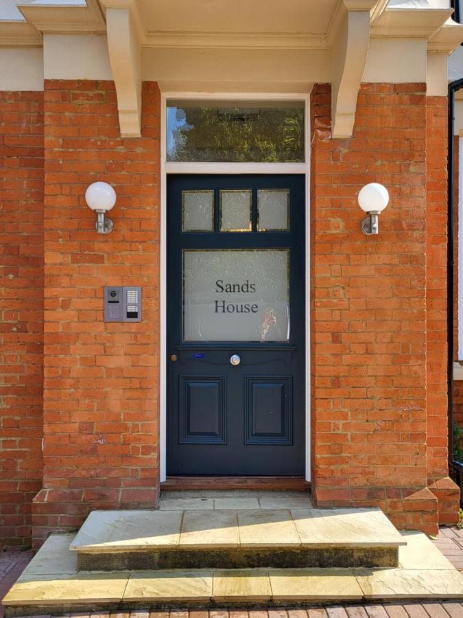 Sands House - Luxury Modern Studios With Secure Parking In Epsom, Surrey 외부 사진