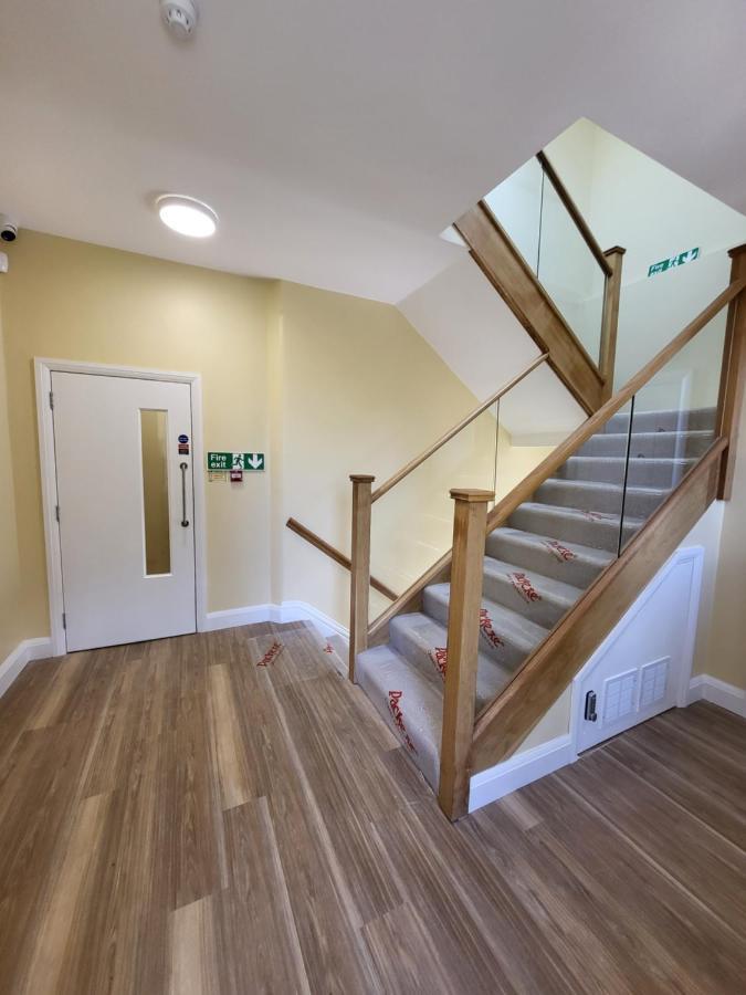 Sands House - Luxury Modern Studios With Secure Parking In Epsom, Surrey 외부 사진