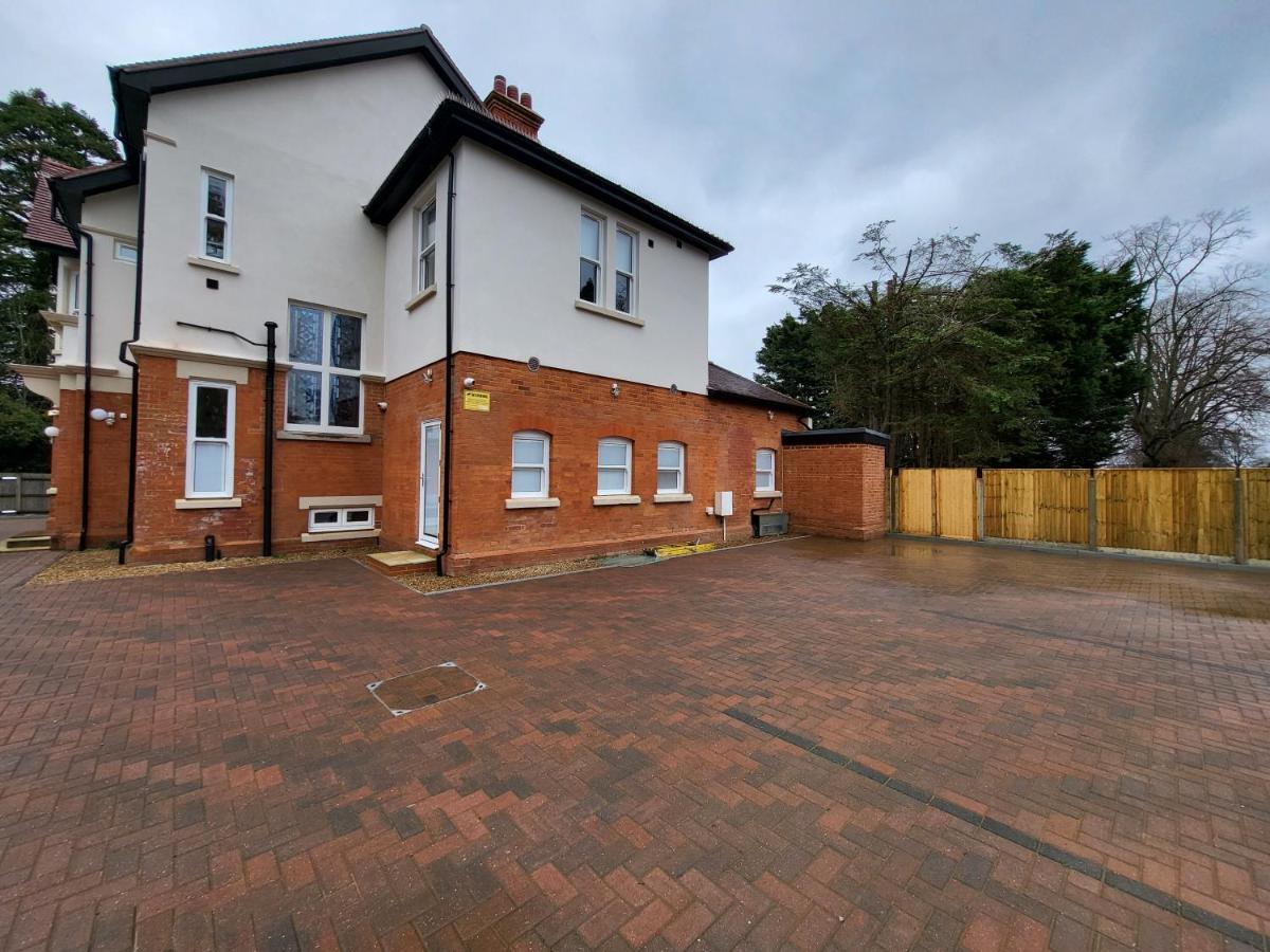 Sands House - Luxury Modern Studios With Secure Parking In Epsom, Surrey 외부 사진