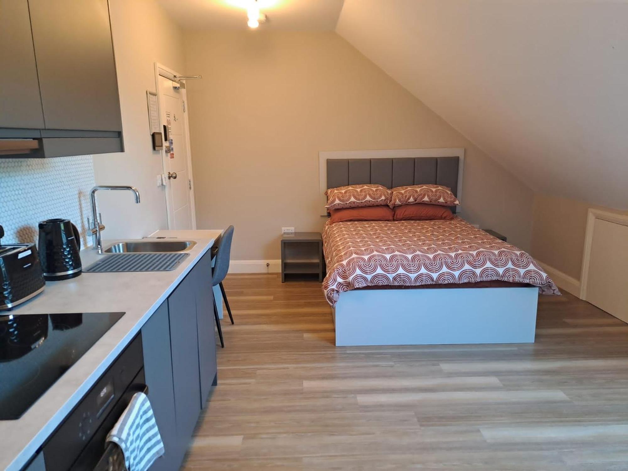 Sands House - Luxury Modern Studios With Secure Parking In Epsom, Surrey 외부 사진